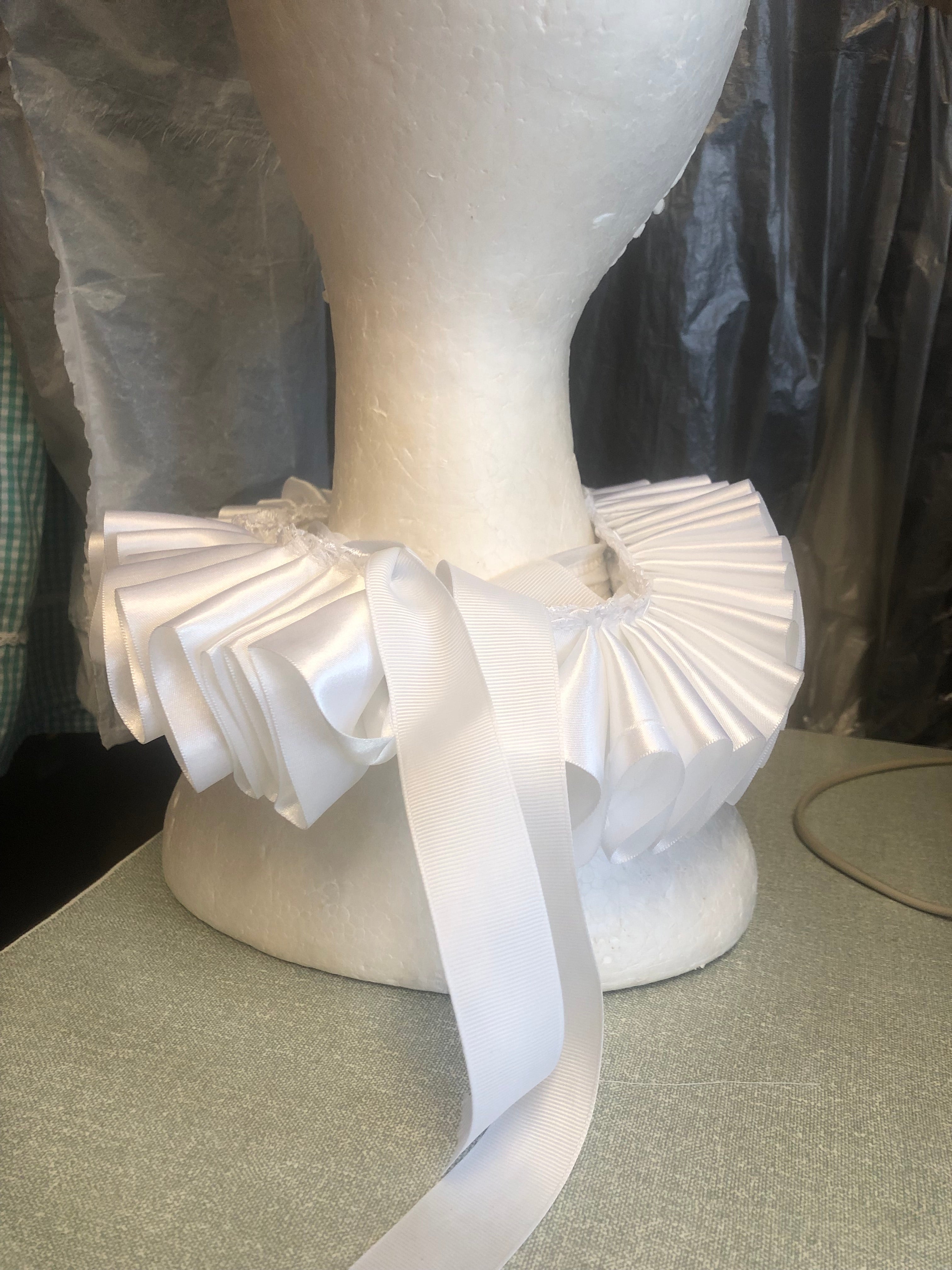 Elizabethan Tudor Collar Ruff- Unique Two-Way-Wear