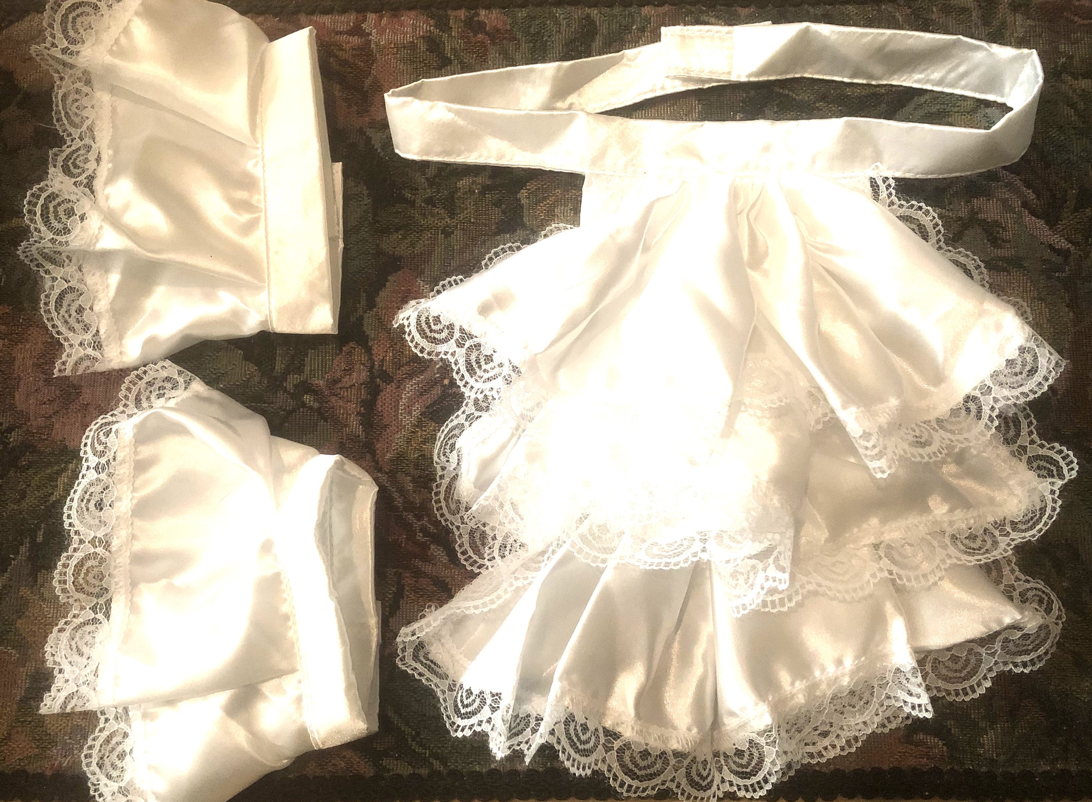Lace Cravat Necktie and matching Cuffs